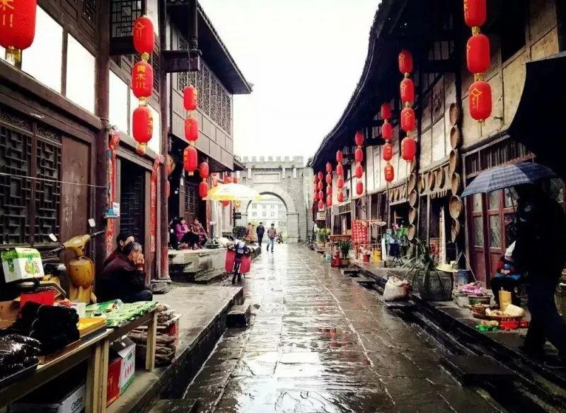 1月19日贝莱德中国新视野混合A净值0.5527元，下跌0.32%